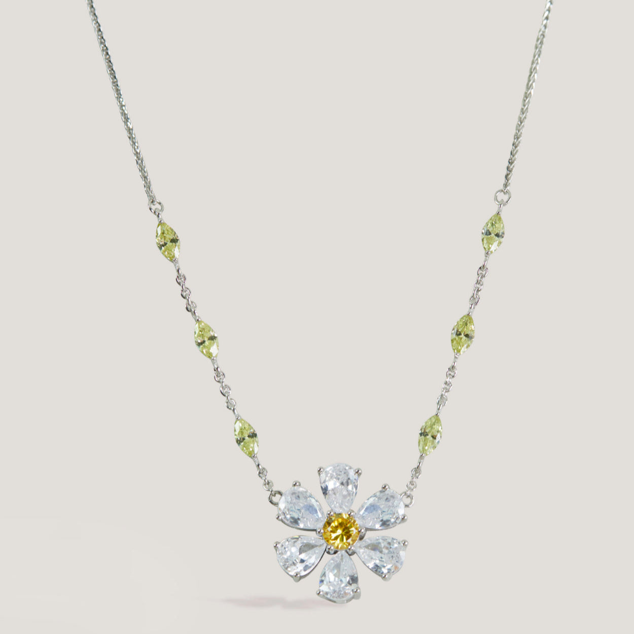 Mistral Daisy Necklace